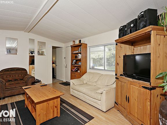 3rd image of 967 Poverty Hill Dr