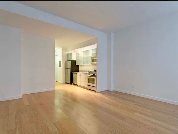 4th image of 37 Wall St APT 16T