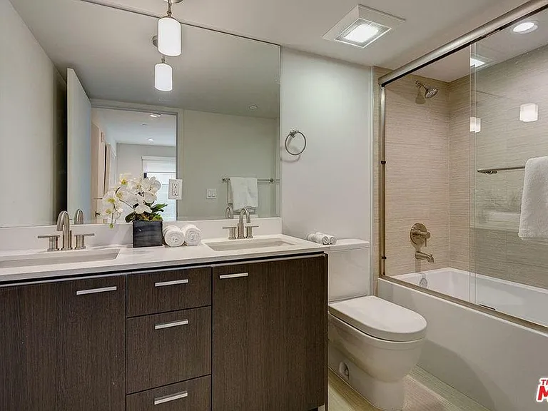 1306 N Orange Dr — Photo 11