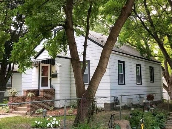 3rd image of 2738 Russell Ave N