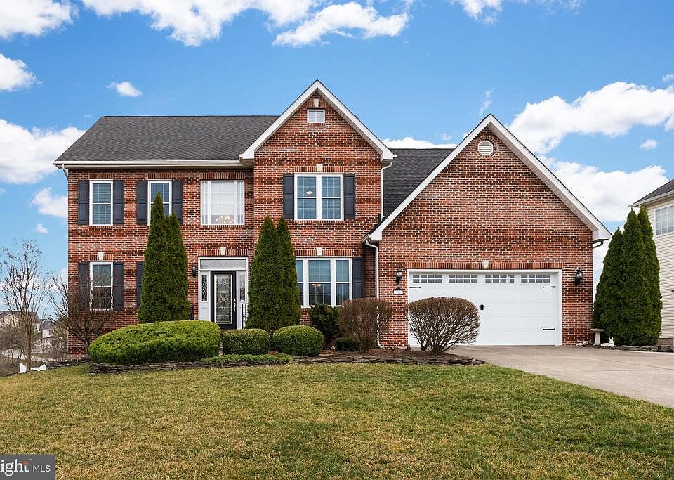 1st image of 302 Flanagan Dr