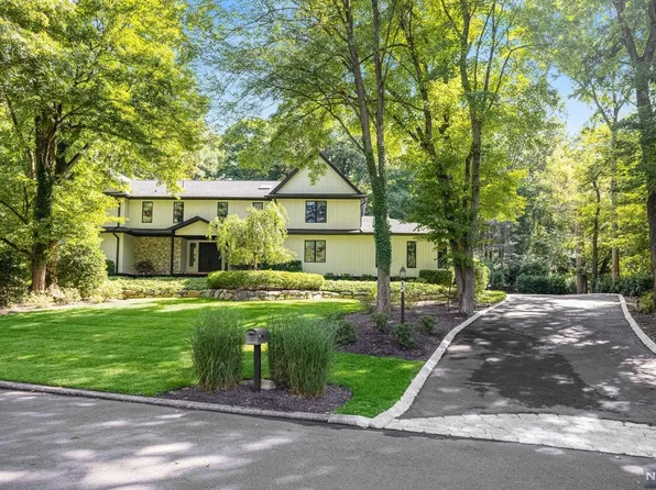 32 Clearwater Dr, Ho Ho Kus, NJ 07423