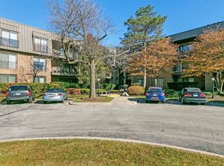 3 Court Of Harborside Dr #102, Northbrook, IL 60062