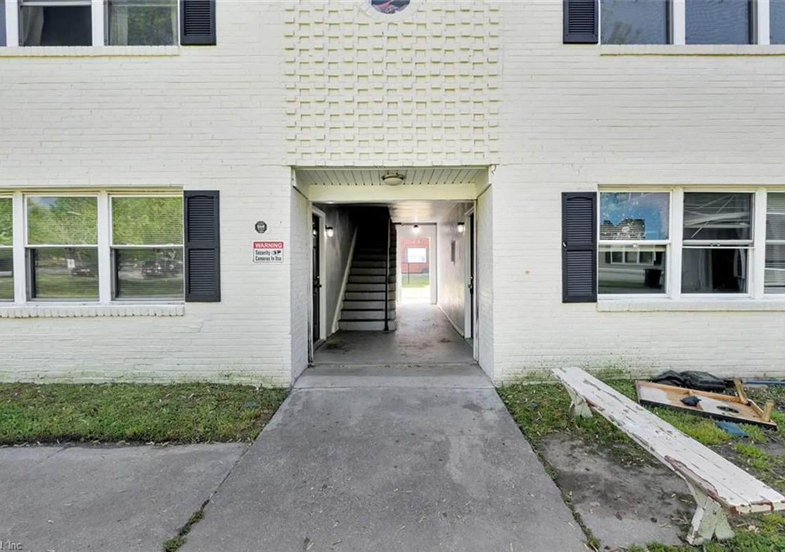 642 Dresden Drive — Photo 2
