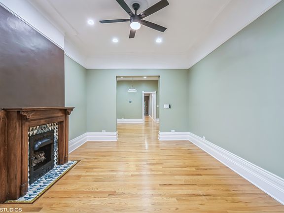 2nd image of 927 W Newport St #2