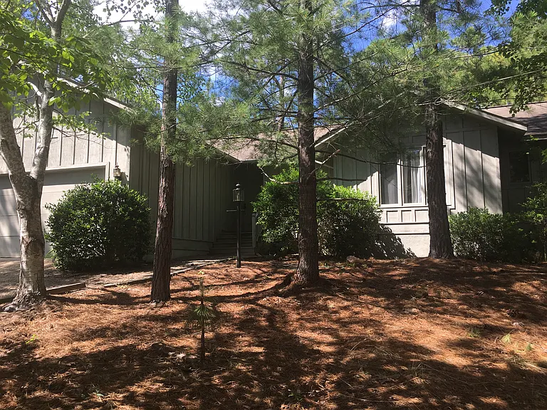 50 Surry Cir N — Photo 1