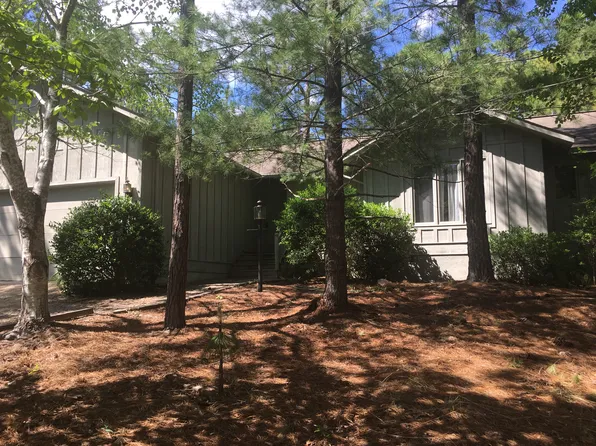 50 S Surry Cir, Pinehurst, NC 28374