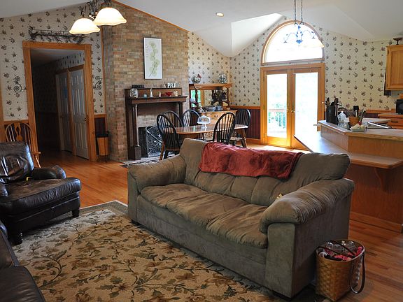 4th image of 55 Running Cedar Ln