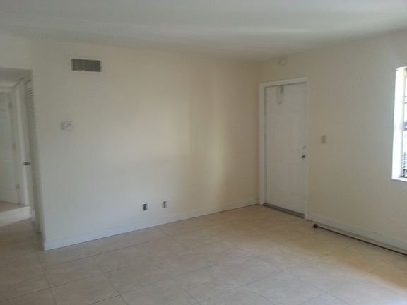 2nd image of 2705 NE 9th Ave APT 103