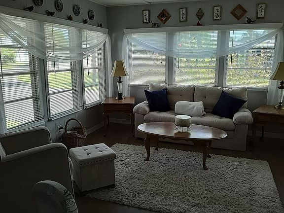 2nd image of 477 Fairway Dr