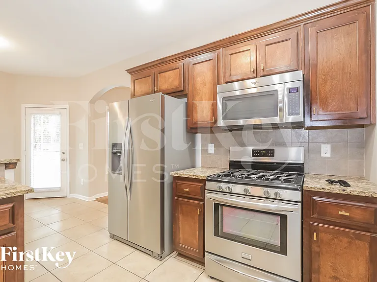 2570 Serenity St — Photo 7