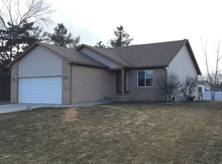 2316 Apple Tree Dr, Burton, MI 48519