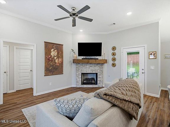 5th image of 2059 Pebble Creek Dr