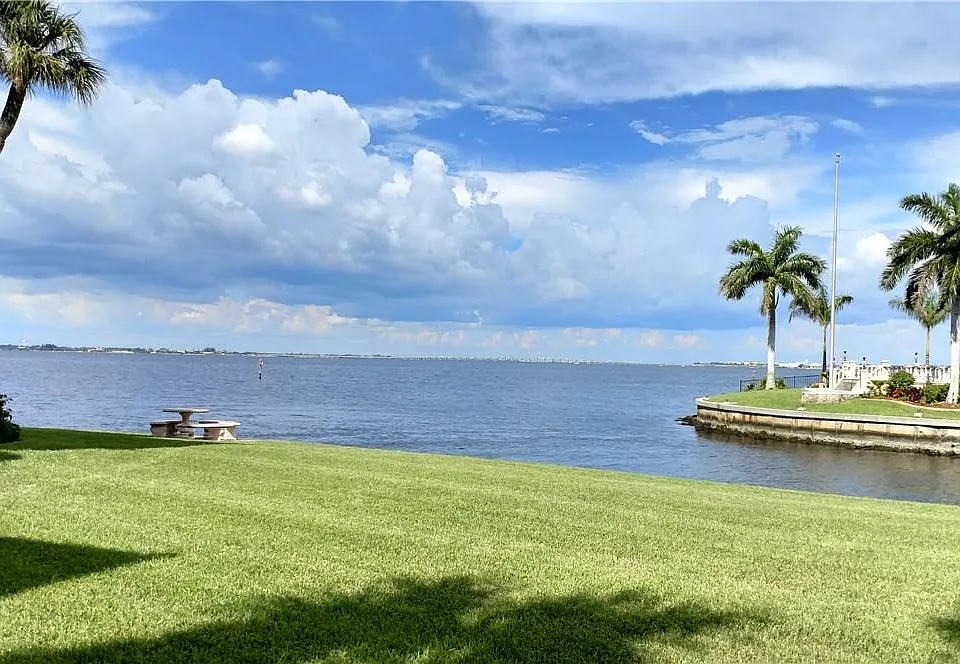 1 Colony Point Dr
