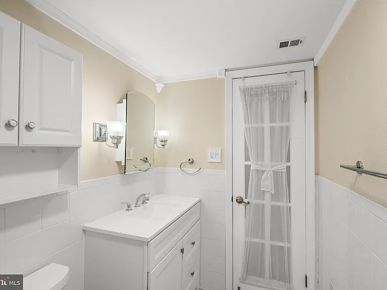 6034 Westchester Park Dr #1 — Photo 20