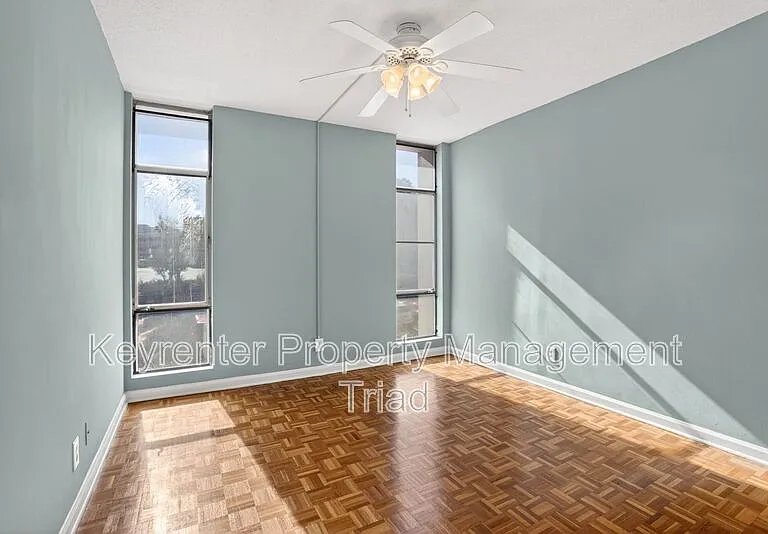 1101 N Elm St #104 — Photo 20