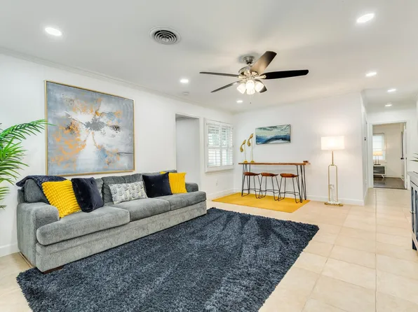 105 Marlin Ave, Galveston, TX 77550