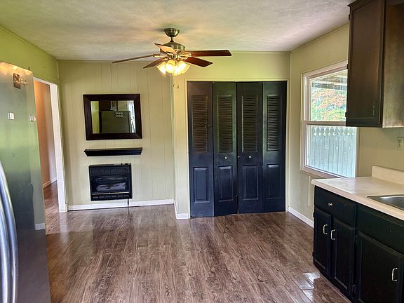 3rd image of 41 Skyline Dr