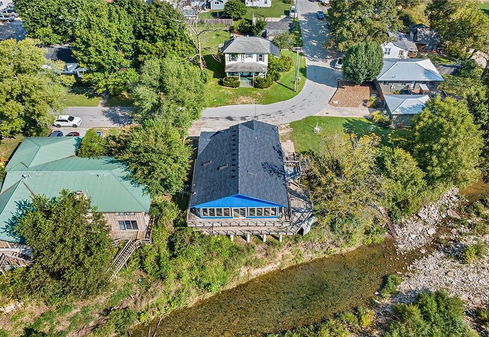 1st image of 209 Mill St