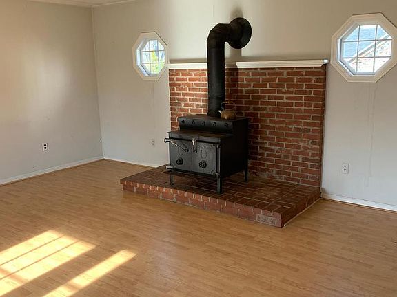 5th image of 202 Redwood Ave