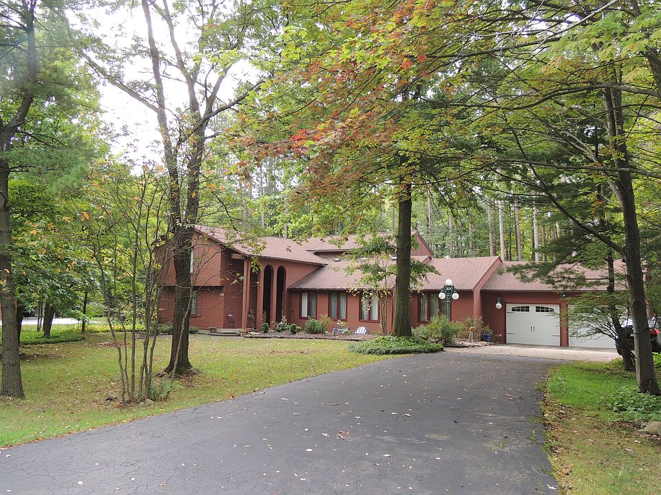1st image of 17 Greenwood Dr