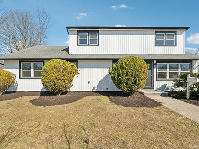38 Somerset Road E, Amityville, NY, 11701