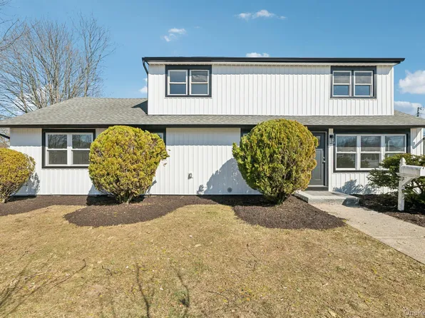 38 Somerset Road E, Amityville, NY 11701