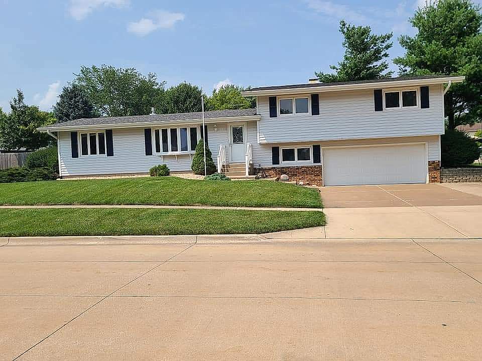 1st image of 911 Cherry Dr