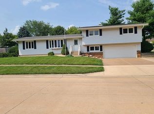 911 Cherry Dr, Geneseo, IL 61254