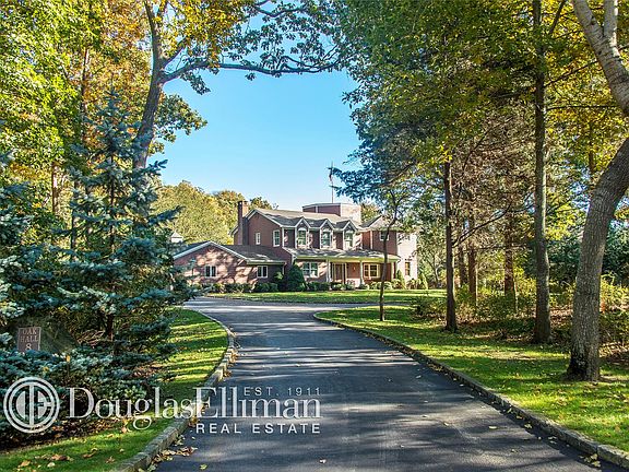 2nd image of 8 Fairway Ct
