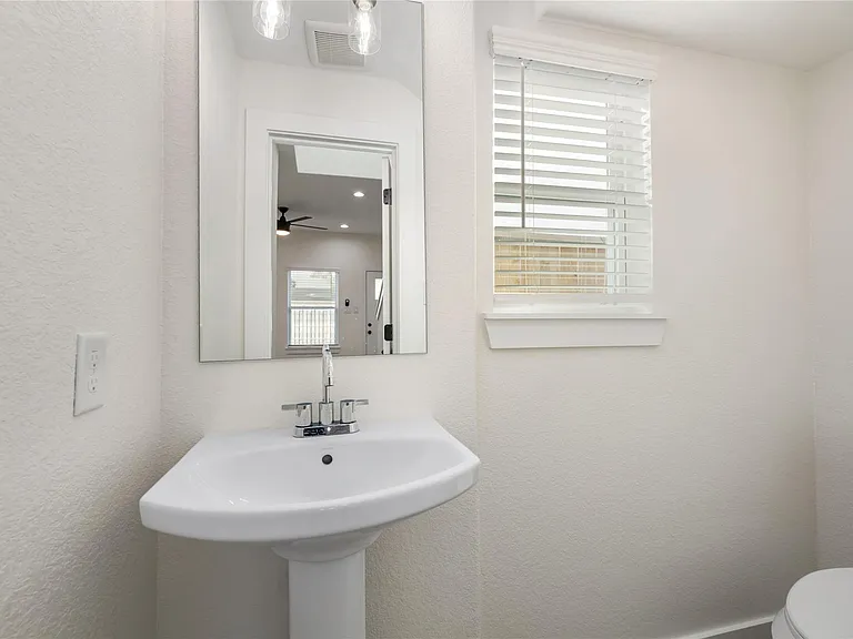 6417 Eastland St — Photo 10