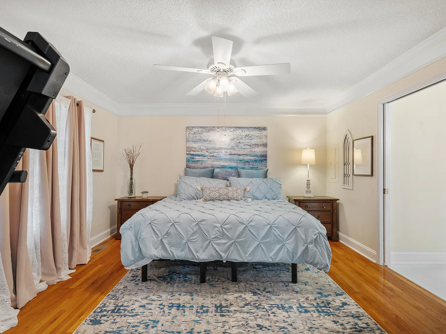 1 bed, 800 sqft, $2,100 — Photo 3