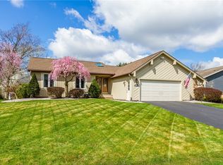 11 Silver Ridge Dr, Rochester, NY 14626