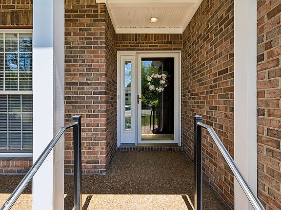 4th image of 601 Casey Pl