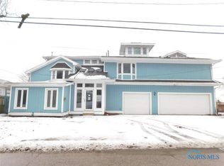 6249 Edgewater Dr, Toledo, OH 43611