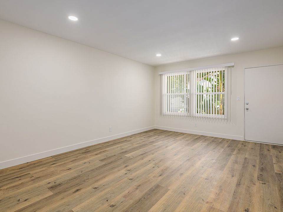 1st image of 2001 N Beachwood Dr APT 6
