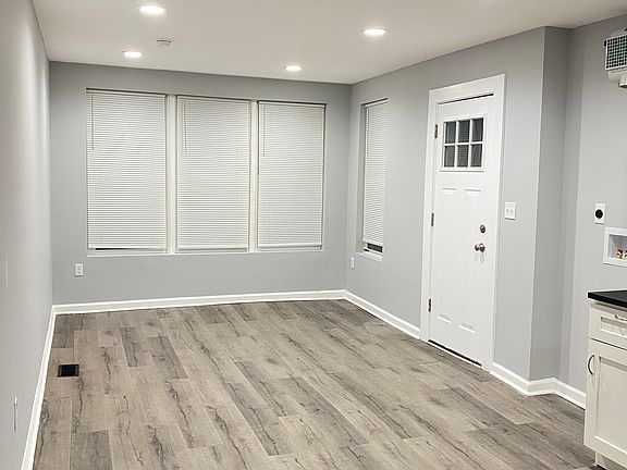 4th image of 5911 Warrington Ave #1