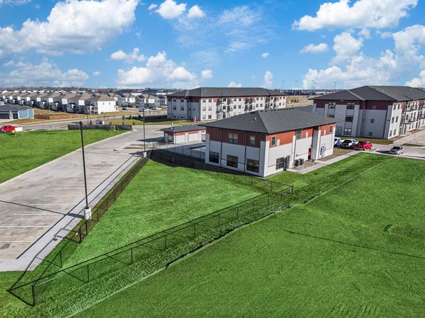 191 NW Lexington Dr #302