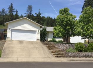 1229 E 4th Ave, Sutherlin, OR 97479