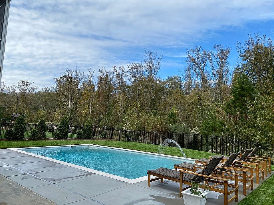 2nd image of 200 Golden View Dr