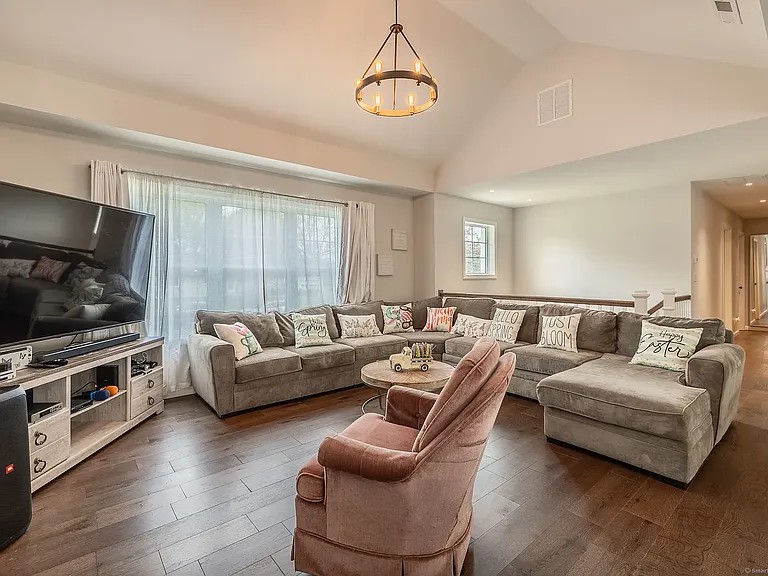 20 Jeffrey Ln — Photo 4