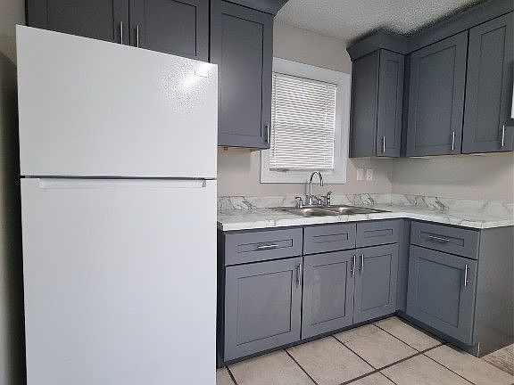 5th image of 2039 Winona Ave