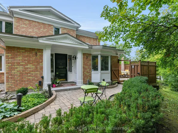 65 Whitemarl Dr #1, Ottawa, ON K1L 8J9