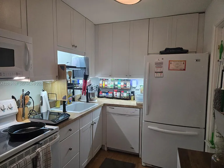 1950 N Andrews Ave #208D — Photo 9