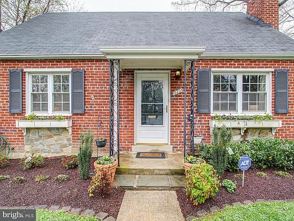 2nd image of 10231 Parkwood Dr