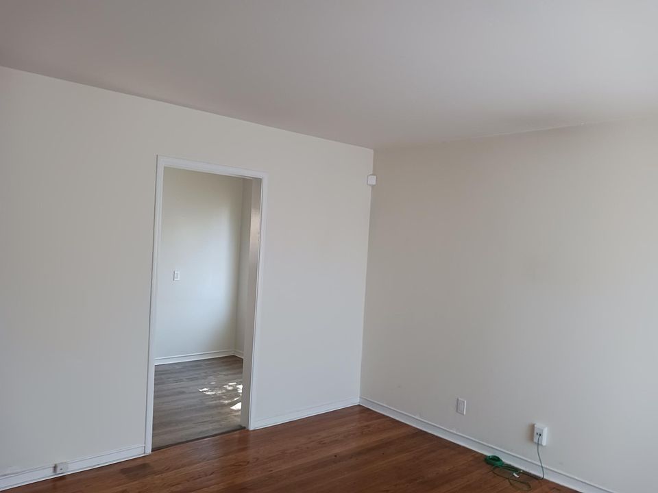 1st image of 1423 S 59th St