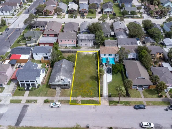 3616 Avenue S 1/2, Galveston, TX 77550