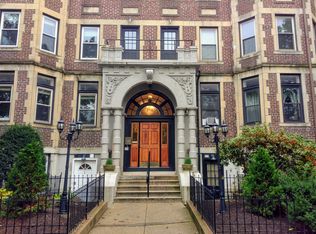 390 Riverway APT 16, Boston, MA 02115