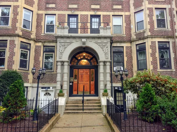 390 Riverway, Boston, MA