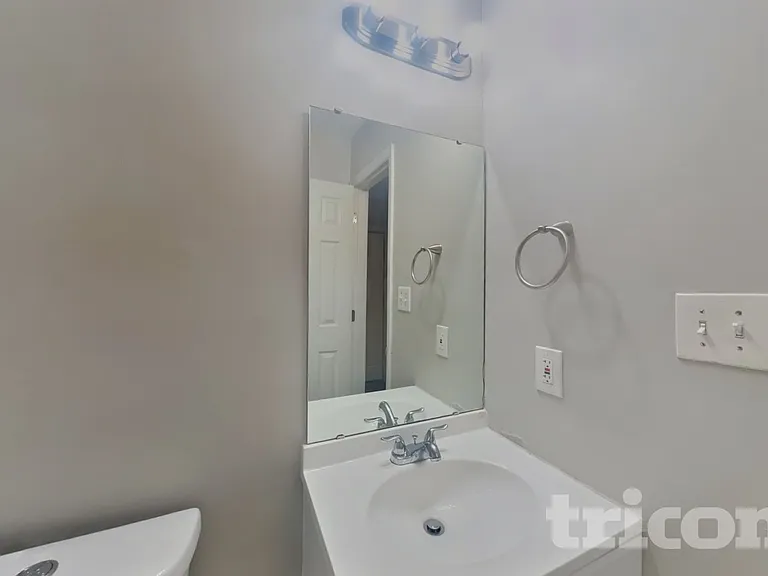1322 Sasswood Ln — Photo 12